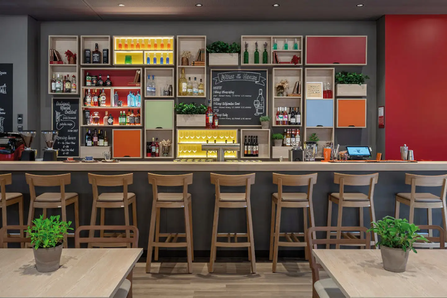 IntercityHotel Budapest Bar