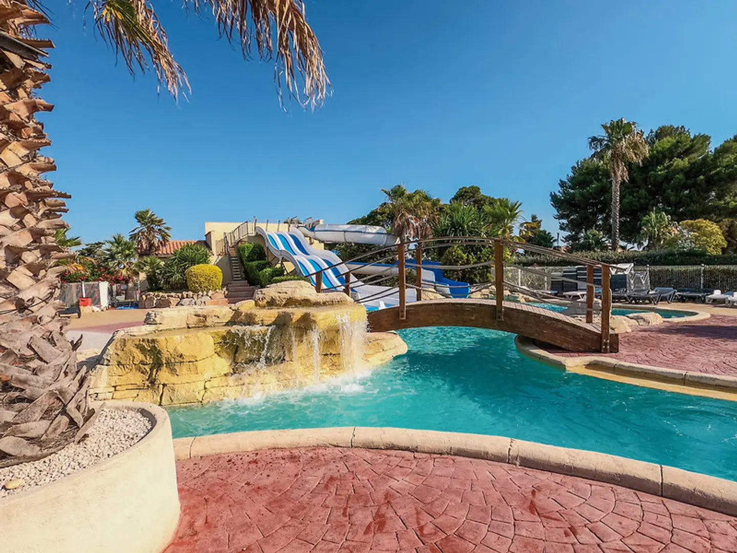 Domaine Les Mûriers OUTDOOR_POOL
