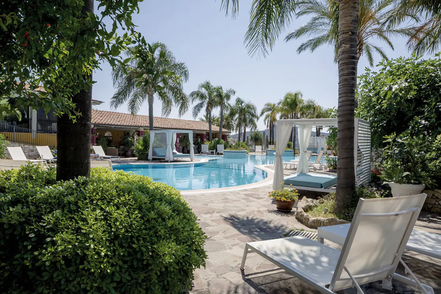 Cruccuris Resort OUTDOOR_POOL