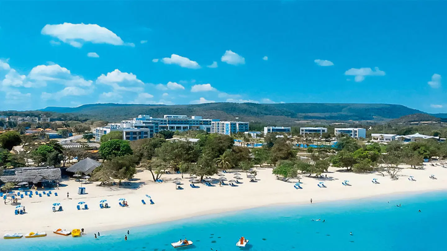 Gran Muthu Almirante Beach Strand