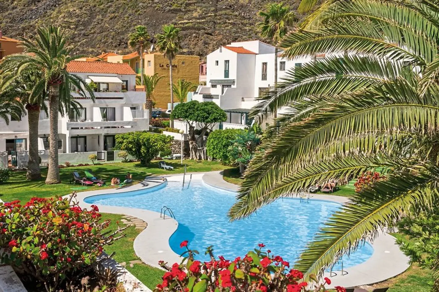 Los Rosales OUTDOOR_POOL