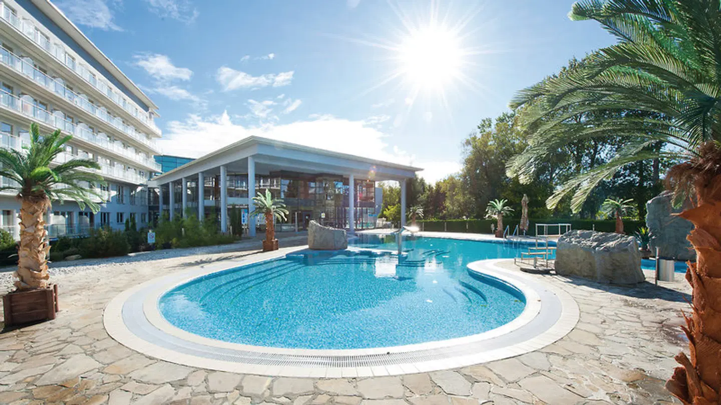 Ikar Plaza OUTDOOR_POOL