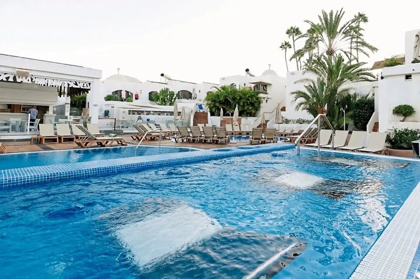 HD Parque Cristóbal Tenerife OUTDOOR_POOL
