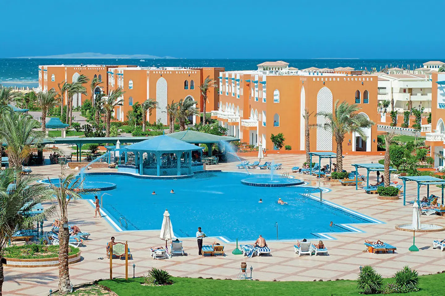 SUNRISE Garden Beach Resort OUTDOOR_POOL
