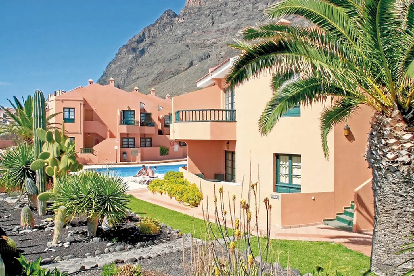 Tres Palmeras EXTERIOR