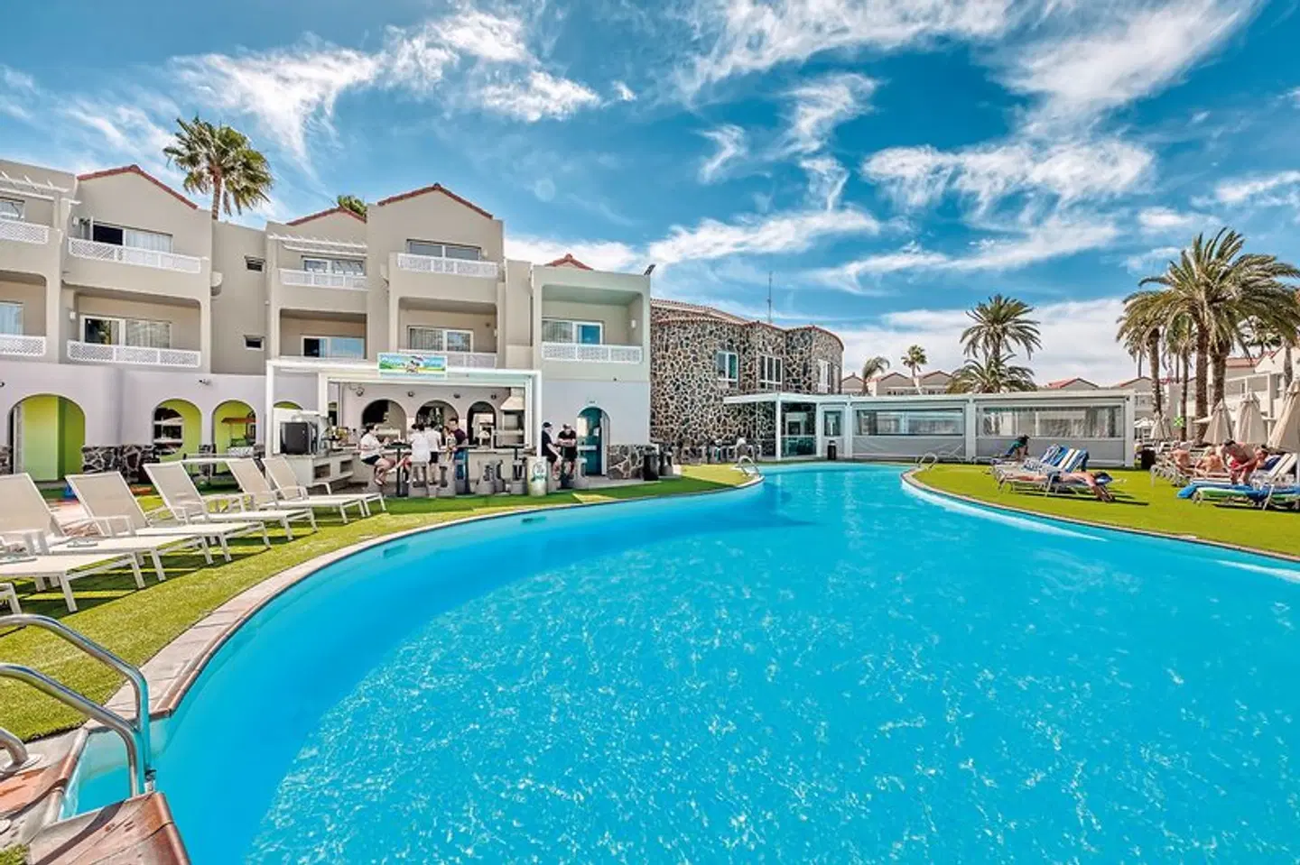 LIVVO Koala Garden Appartements OUTDOOR_POOL