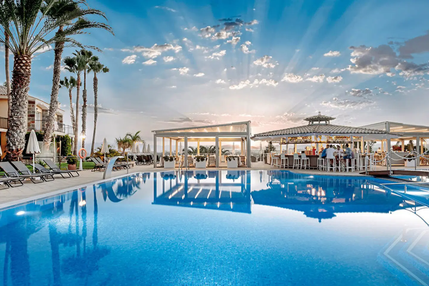 Bull Vital Suites & Spa Boutique Hotel OUTDOOR_POOL