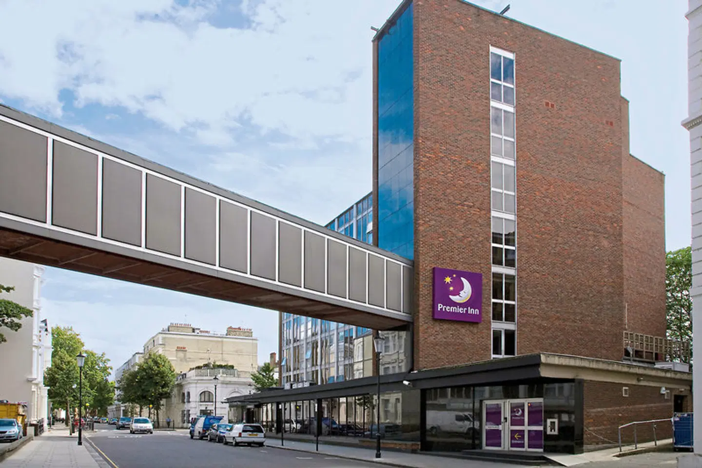 Premier Inn Kensington (Earls Court) EXTERIOR