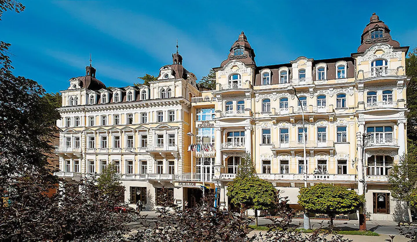 Excelsior EXTERIOR