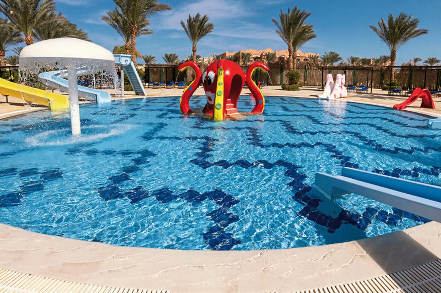 JAZ Lamaya Resort OUTDOOR_POOL