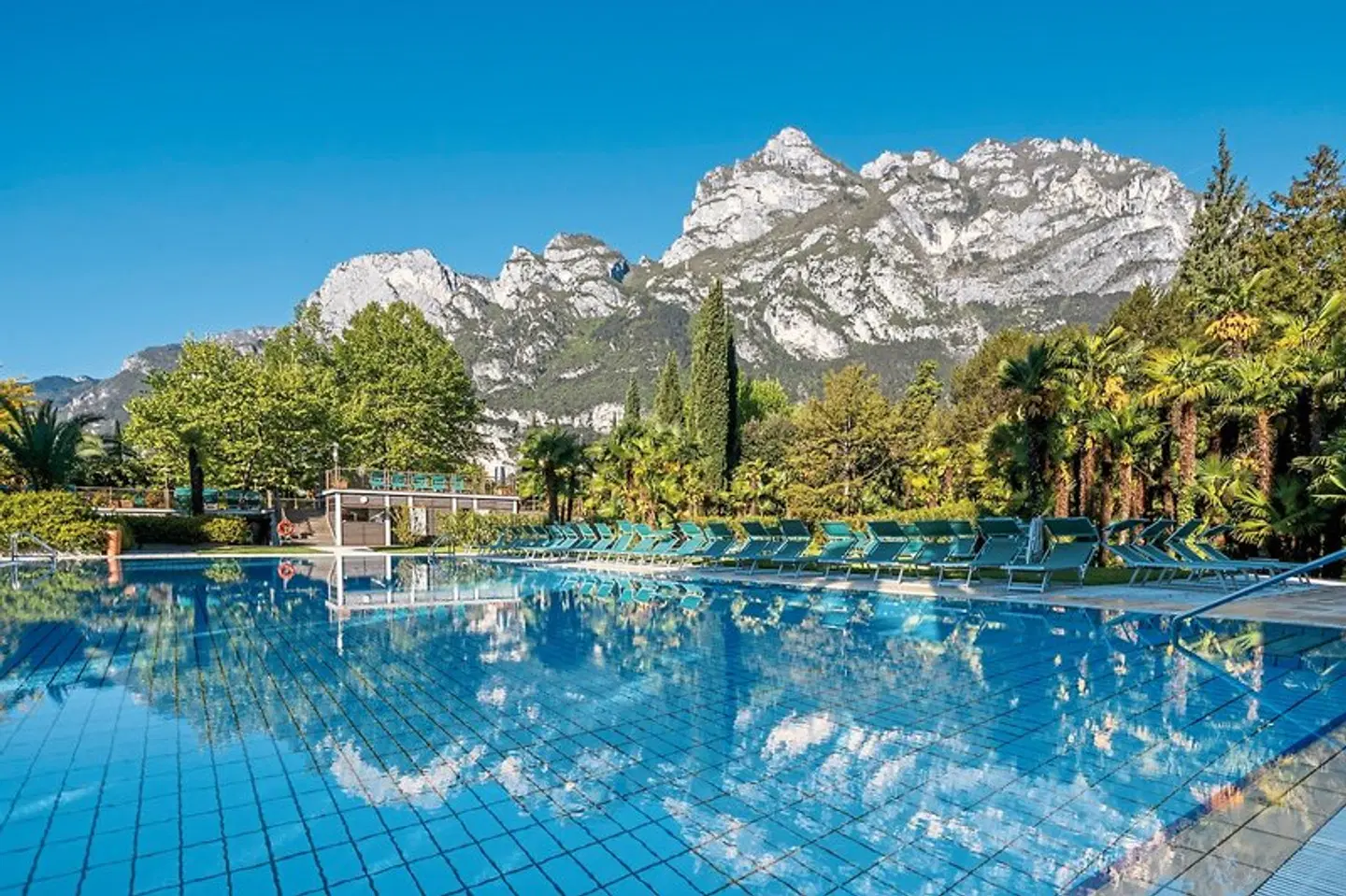Du Lac et Du Parc Grand Resort OUTDOOR_POOL