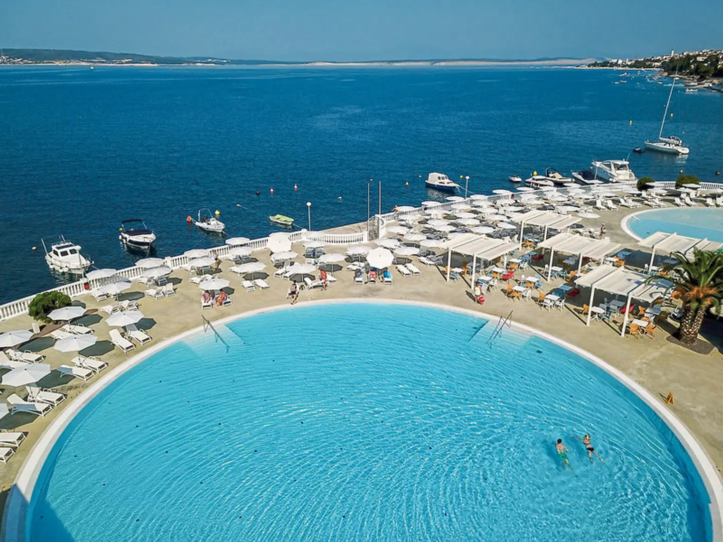 Katarina OUTDOOR_POOL