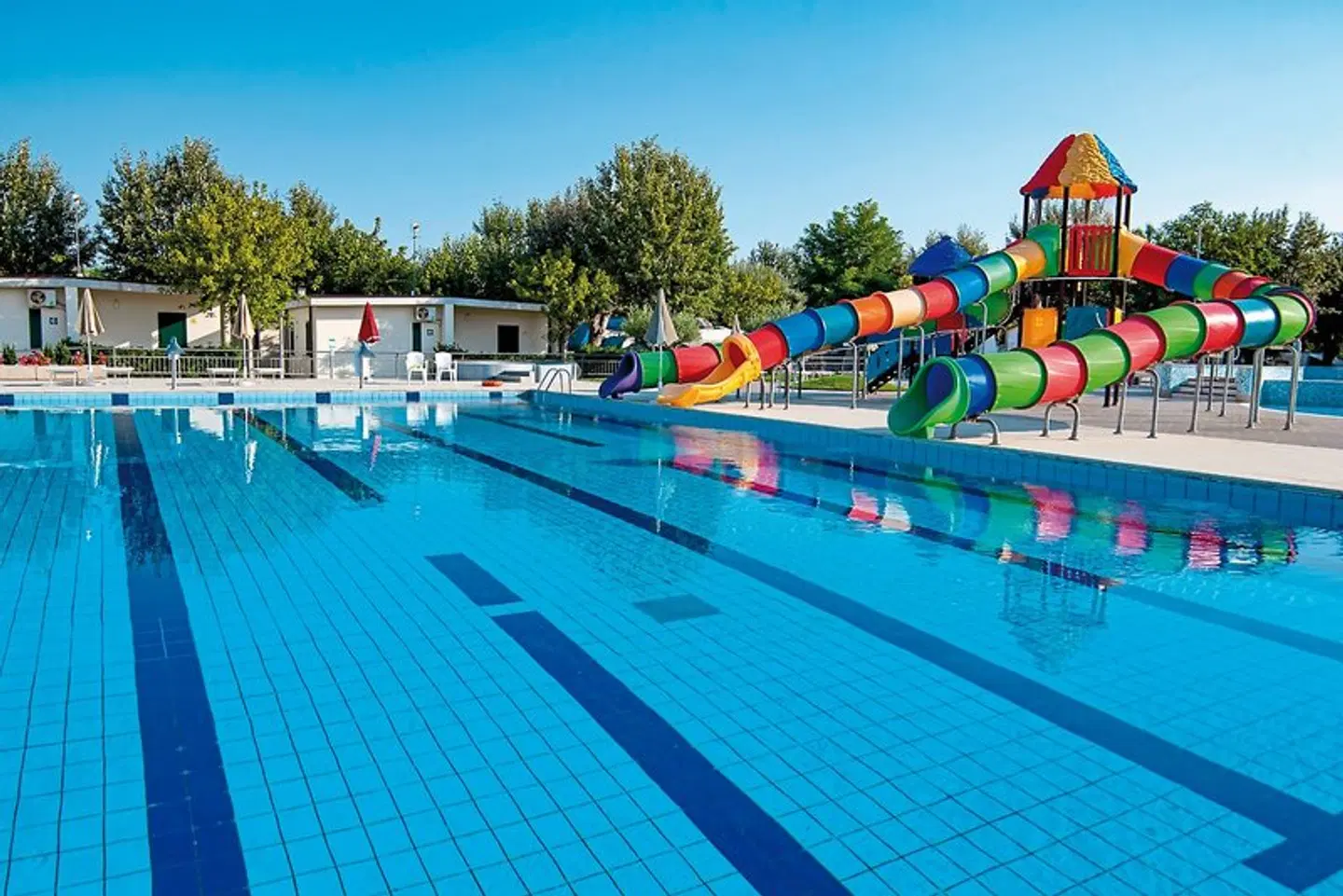 Stork Family Collection OUTDOOR_POOL