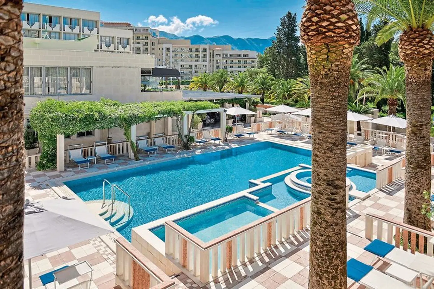 Mediteran Hotel & Resort OUTDOOR_POOL