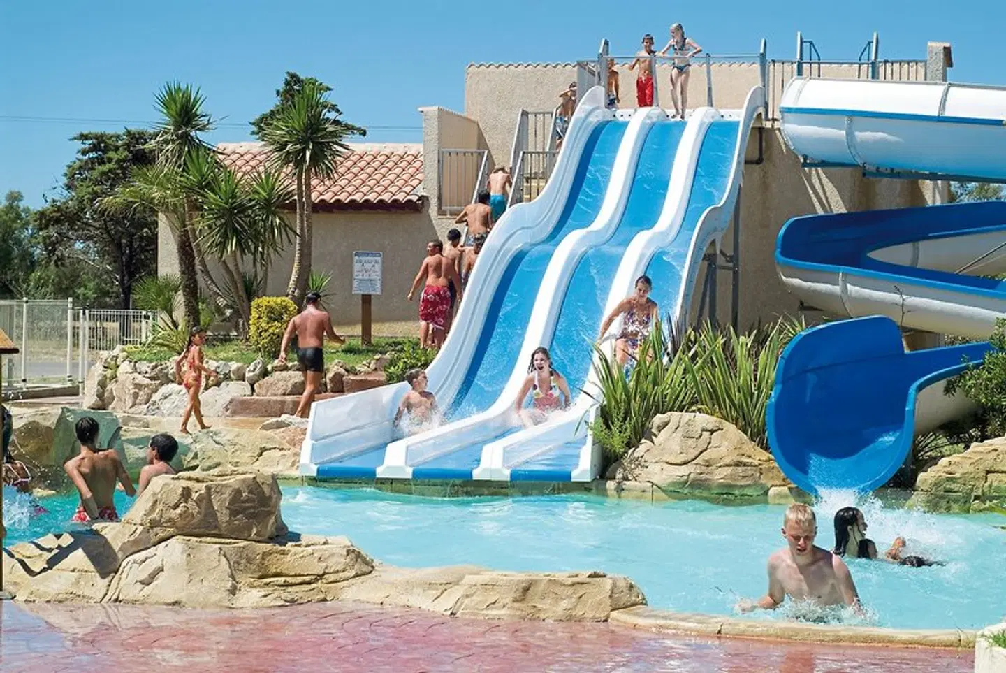 Domaine Les Mûriers OUTDOOR_POOL