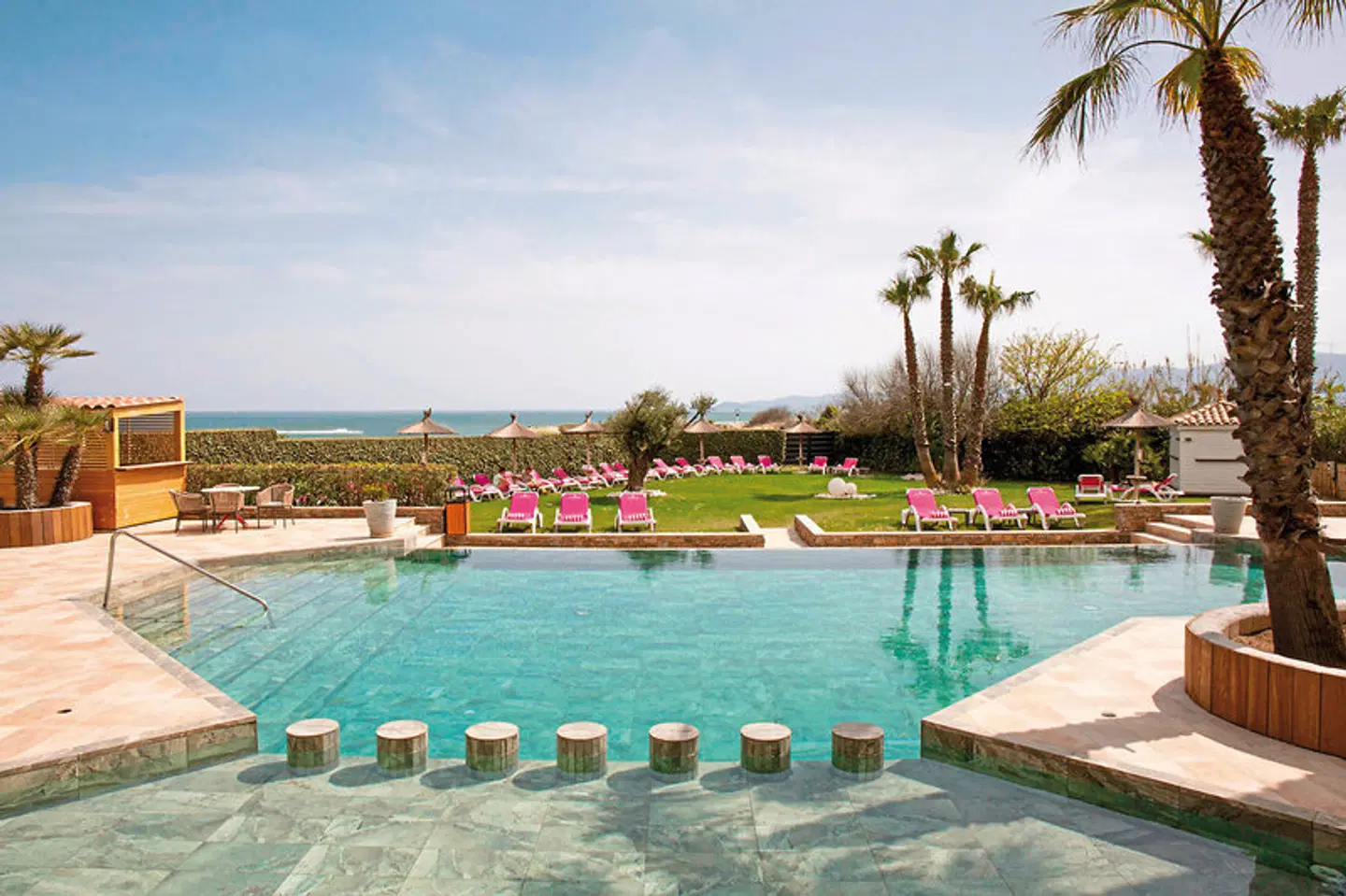 Les Flamants Roses OUTDOOR_POOL