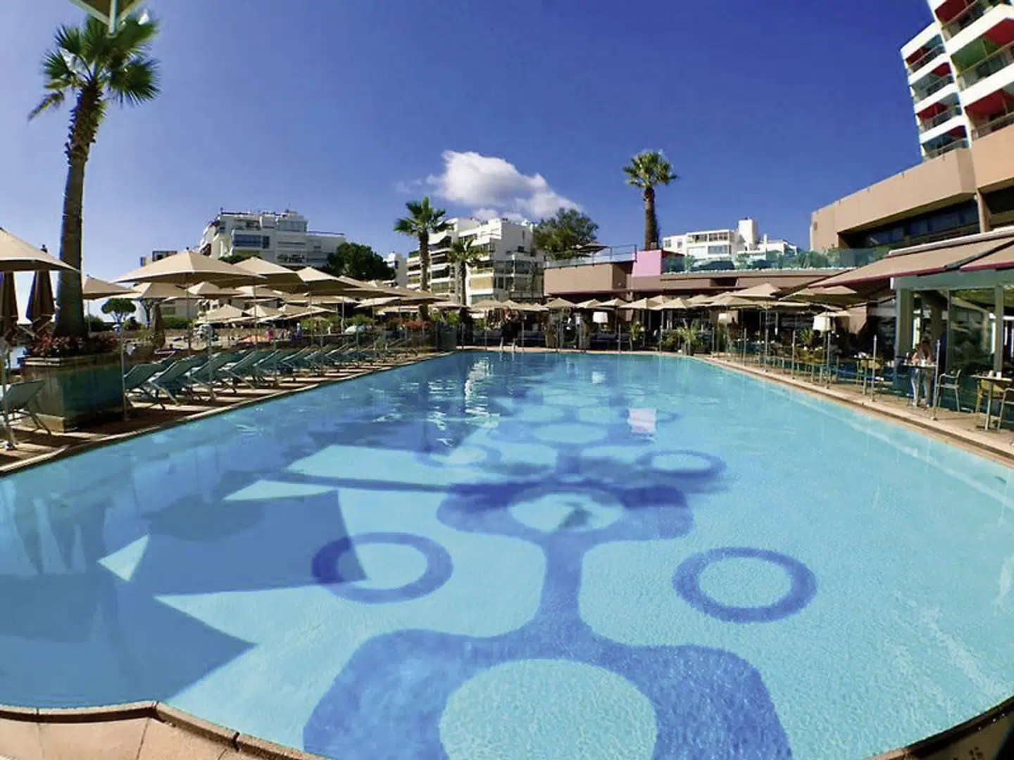 Pullman Royal Casino OUTDOOR_POOL