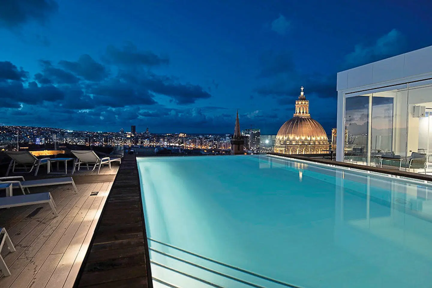 The Embassy Valletta Hotel OUTDOOR_POOL