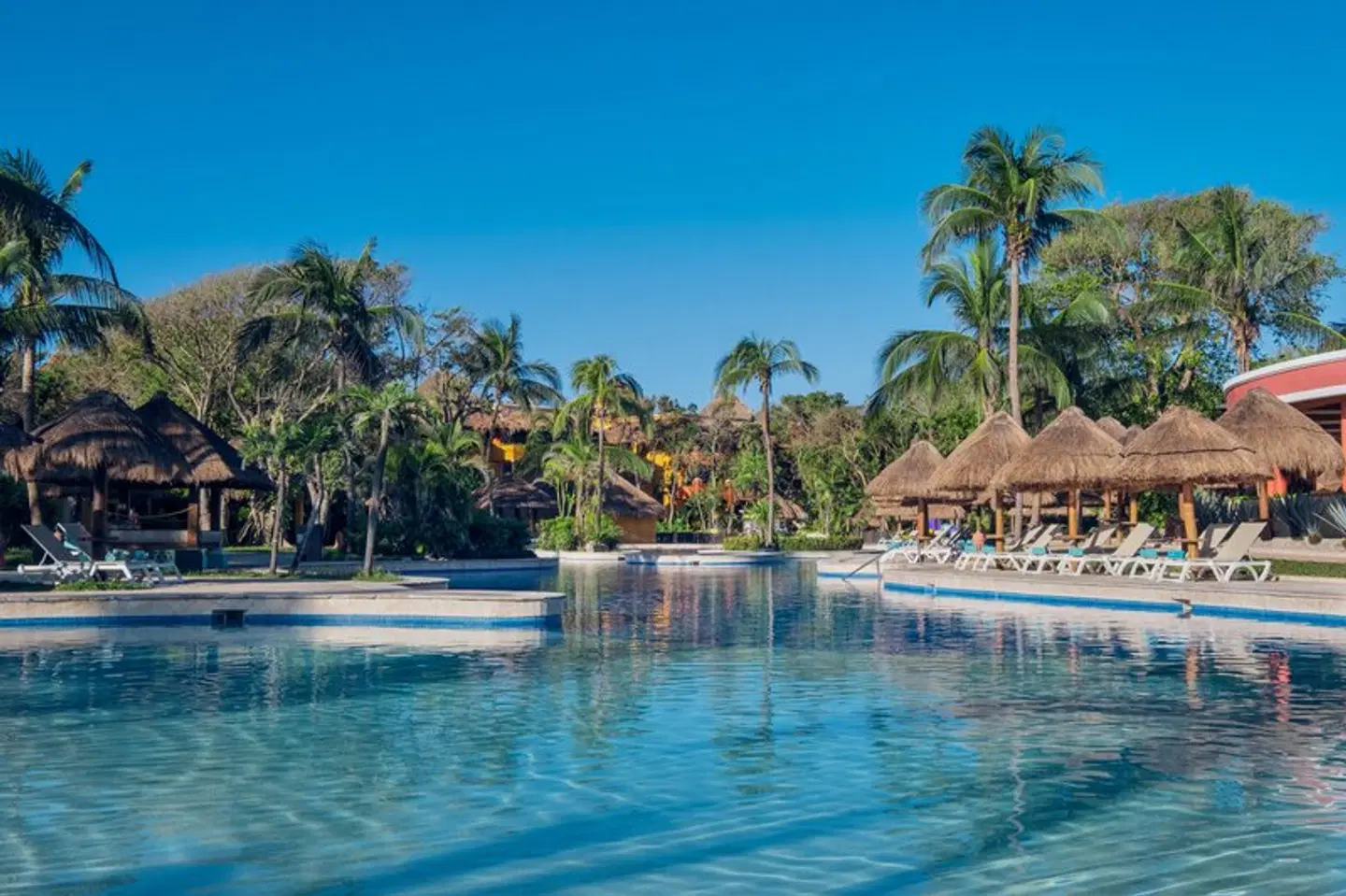 Iberostar Waves Tucán OUTDOOR_POOL