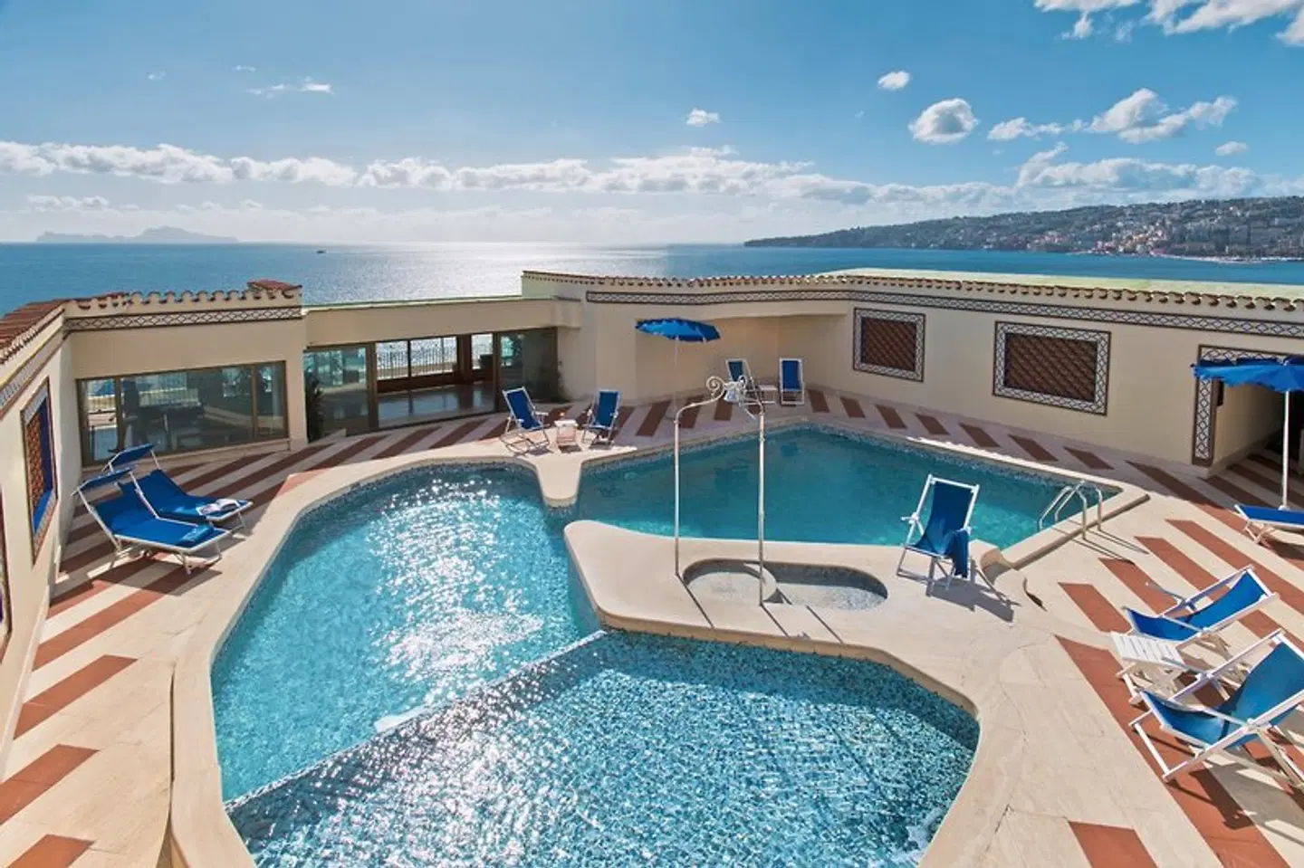 Royal Continental OUTDOOR_POOL