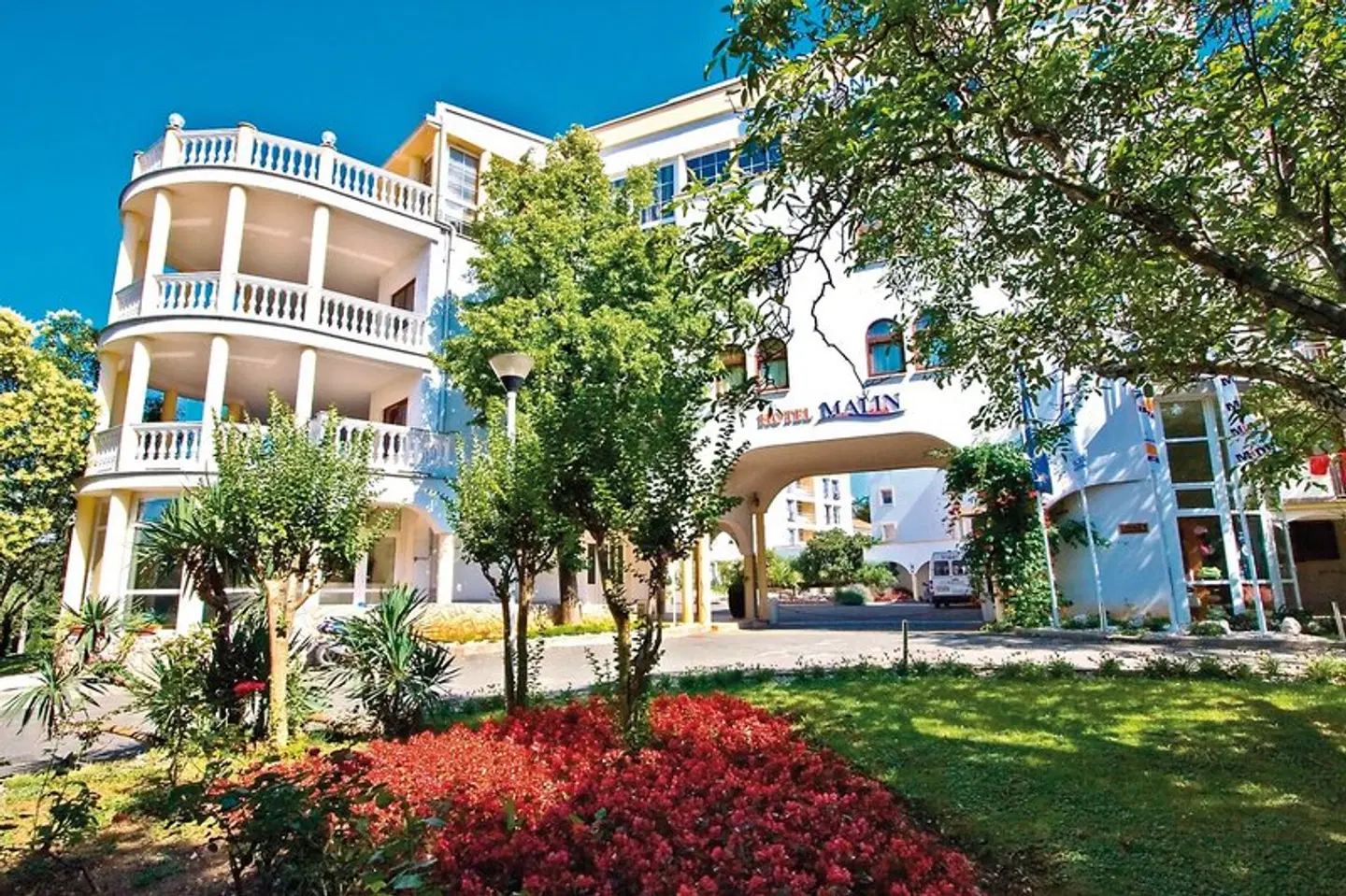 Malin EXTERIOR