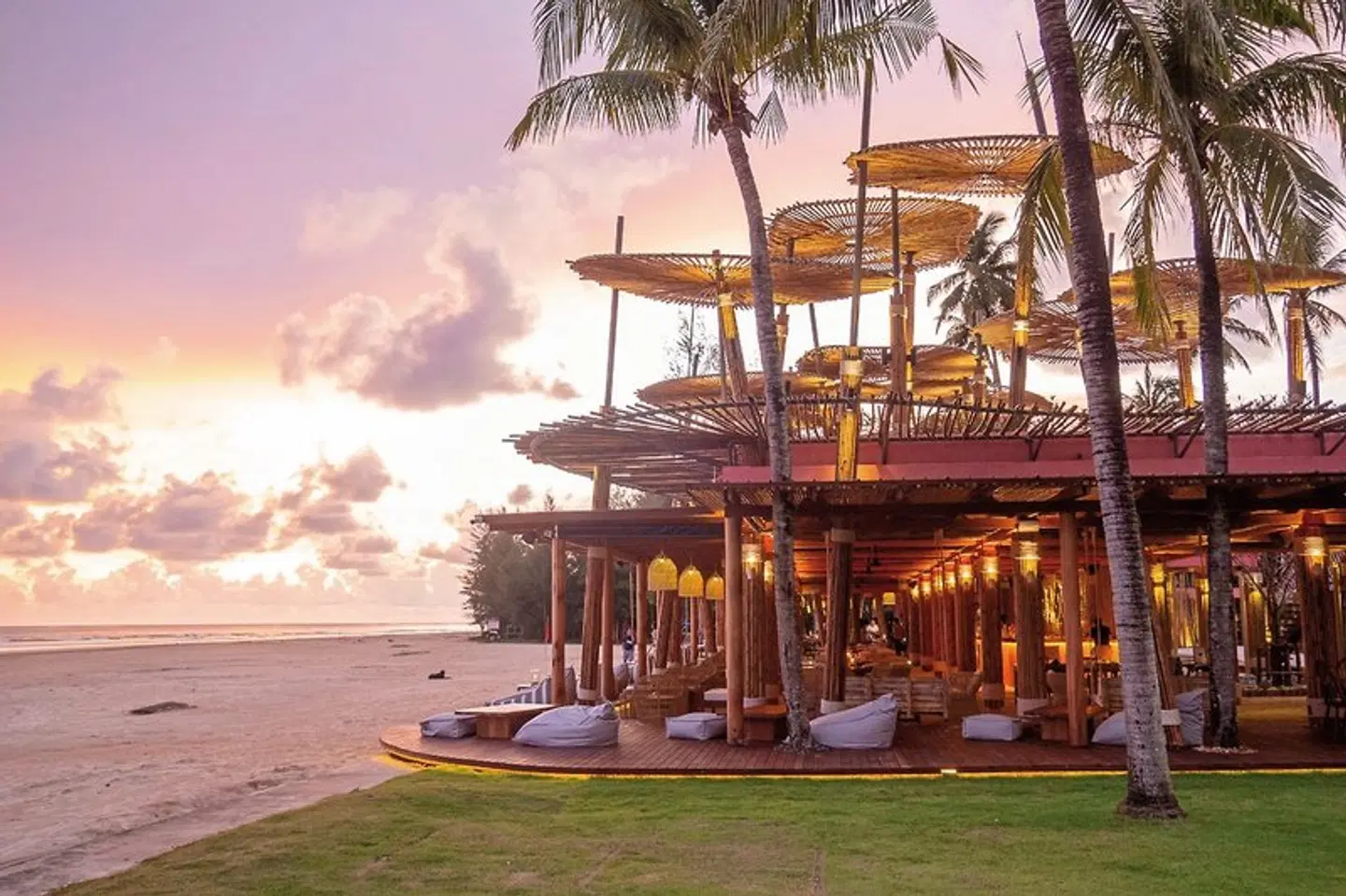 Apsara Beachfront Resort & Villa EXTERIOR