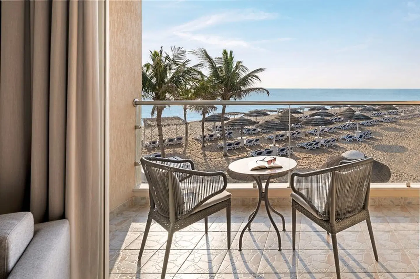 Fujairah Rotana Resort & Spa Al Aqah Beach Terrasse