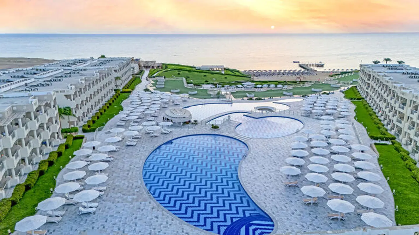 Sirena Beach Resort & Spa OUTDOOR_POOL