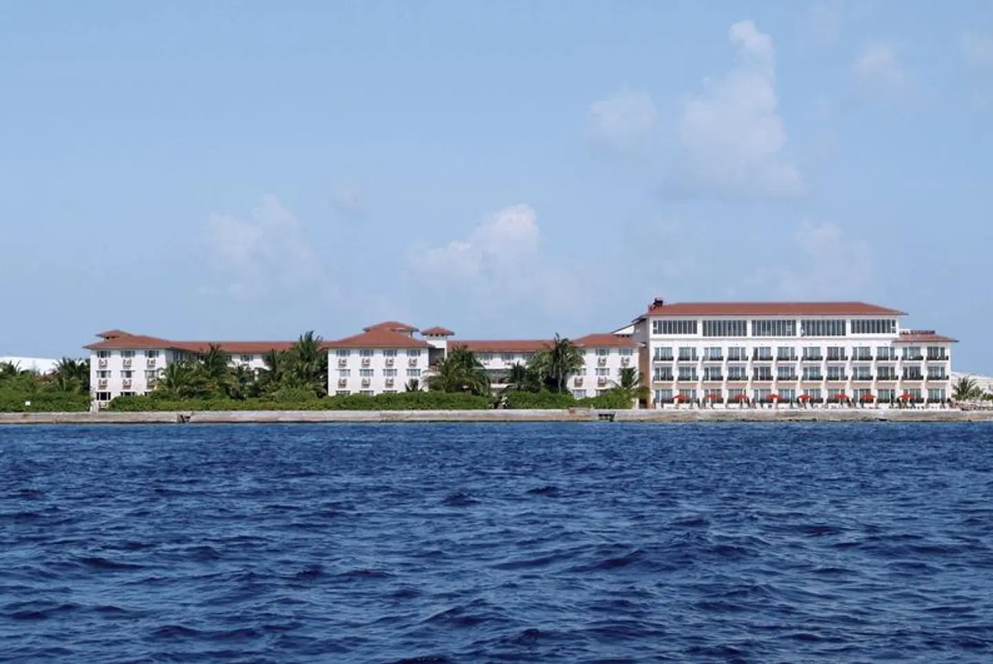 Hulhule Island Hotel EXTERIOR