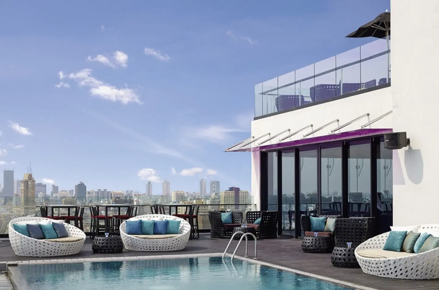 Radisson Hotel Colombo OUTDOOR_POOL