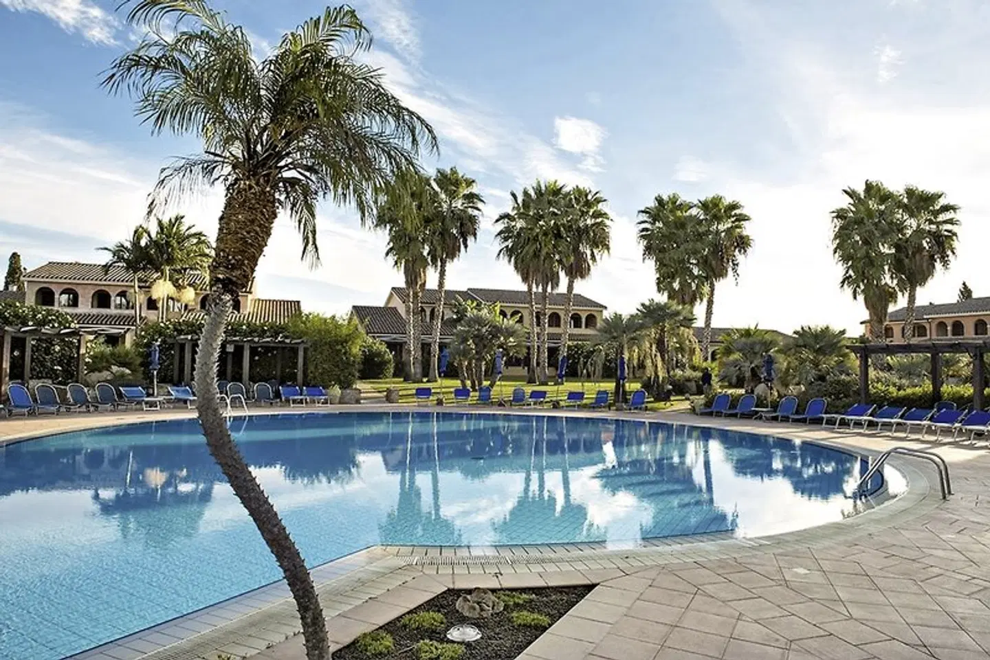 Lantana Resort OUTDOOR_POOL
