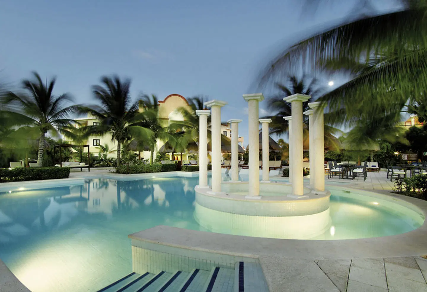 Grand Palladium Kantenah Resort & Spa OUTDOOR_POOL