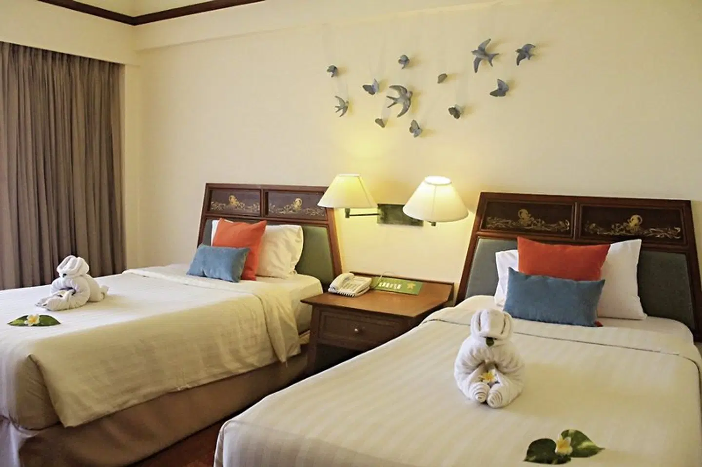 Seaview Patong Hotel ROOM_EXAMPLE