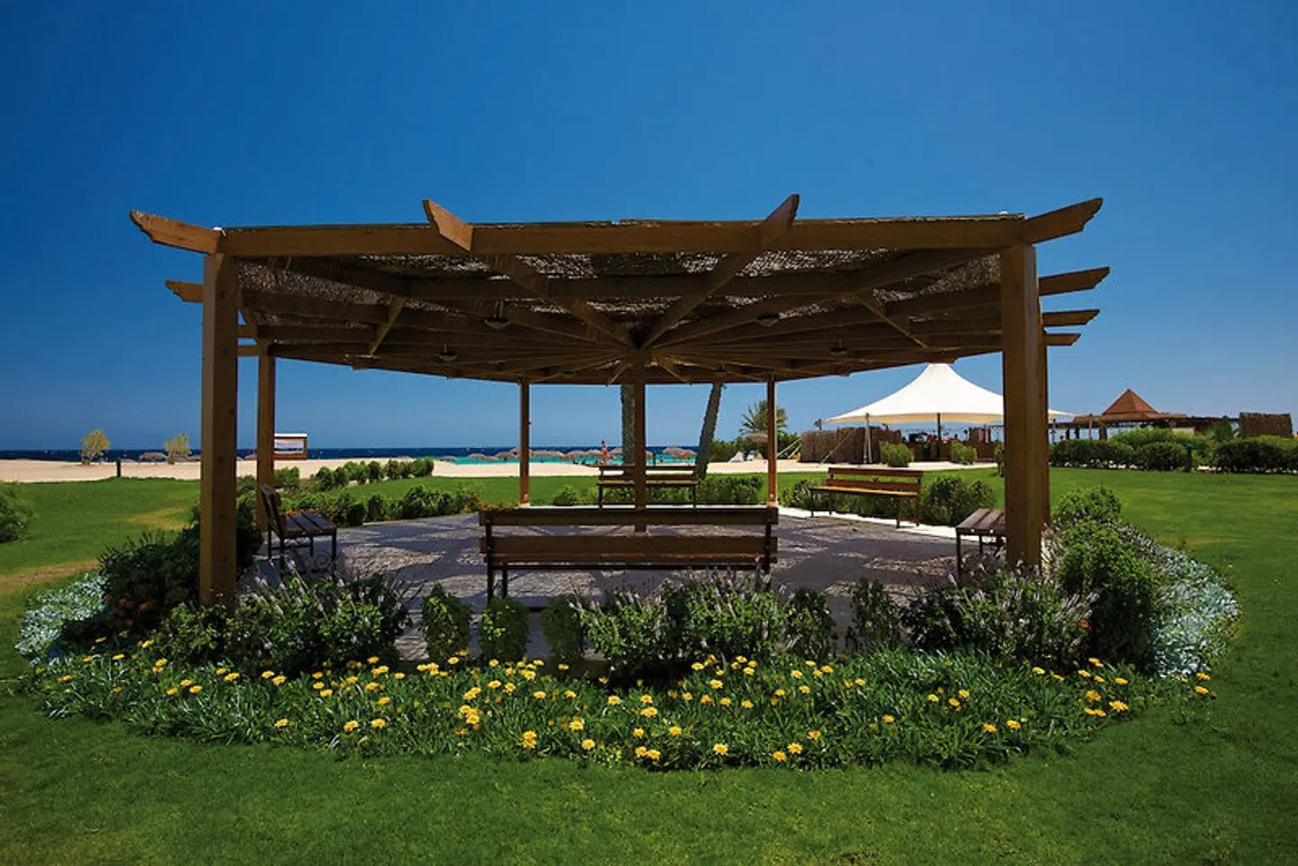 Gorgonia Beach Resort Garten
