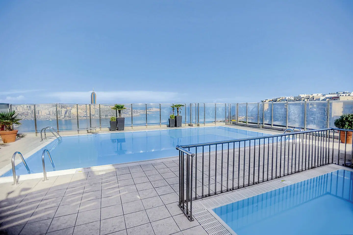 Plaza Regency Hotel OUTDOOR_POOL