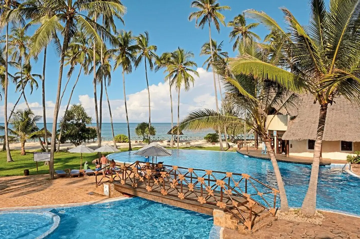 Ocean Paradise Resort & Spa OUTDOOR_POOL
