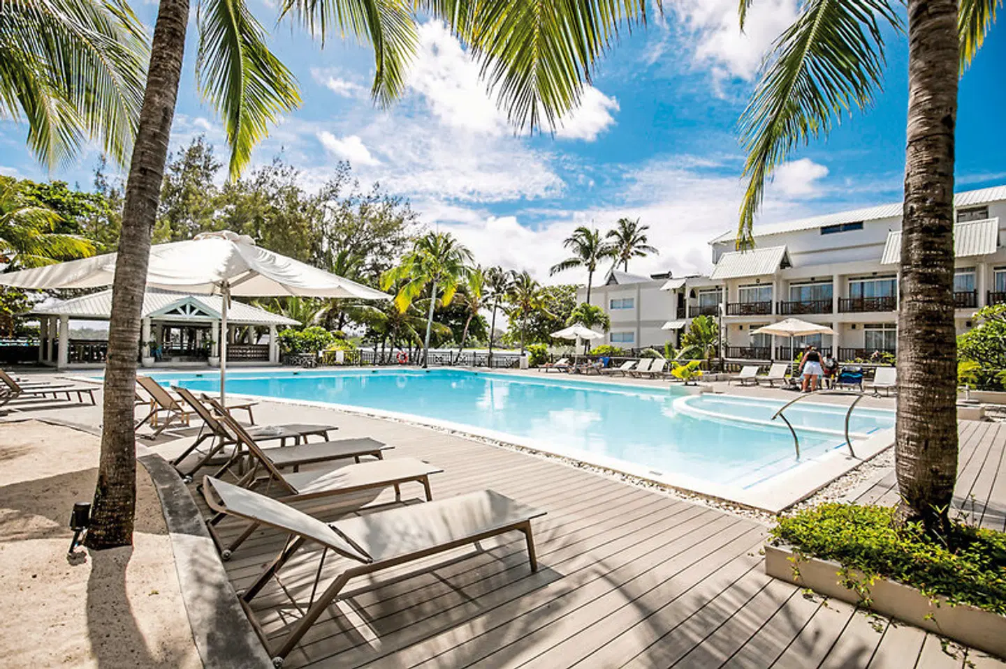 Le Peninsula Bay Beach Resort & Spa OUTDOOR_POOL