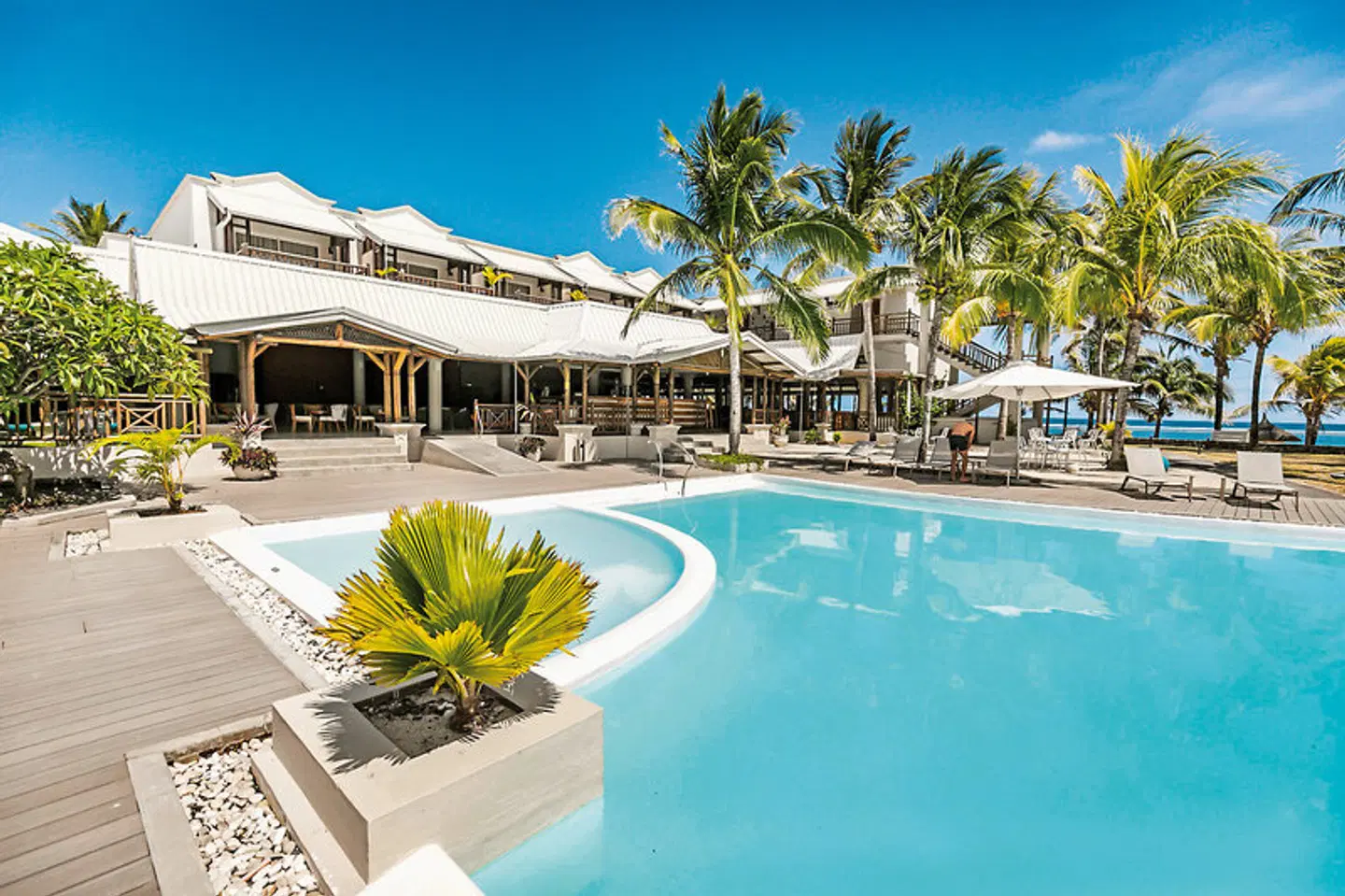 Le Peninsula Bay Beach Resort & Spa OUTDOOR_POOL