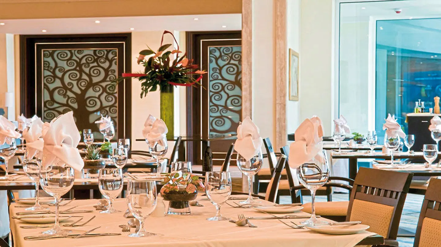 Radisson Blu Resort & Spa Golden Sands Restaurant