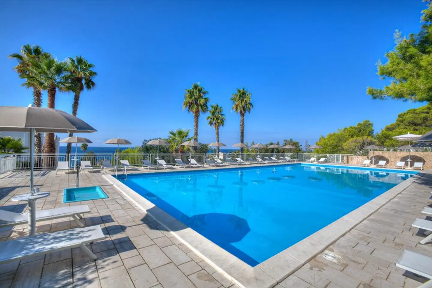 Grand Hotel Riviera OUTDOOR_POOL