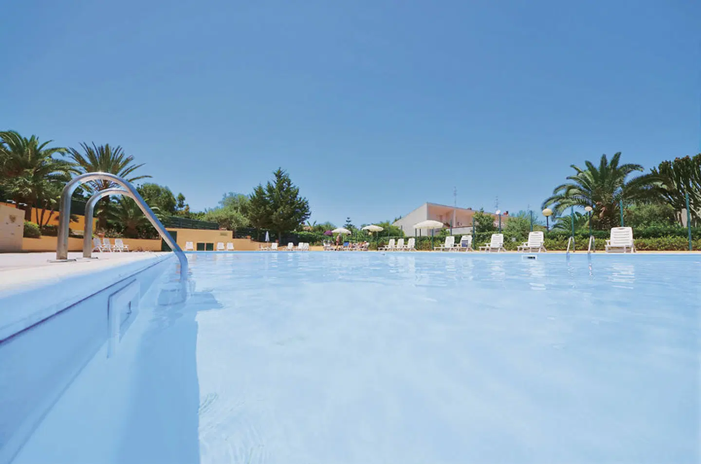 Calanica OUTDOOR_POOL