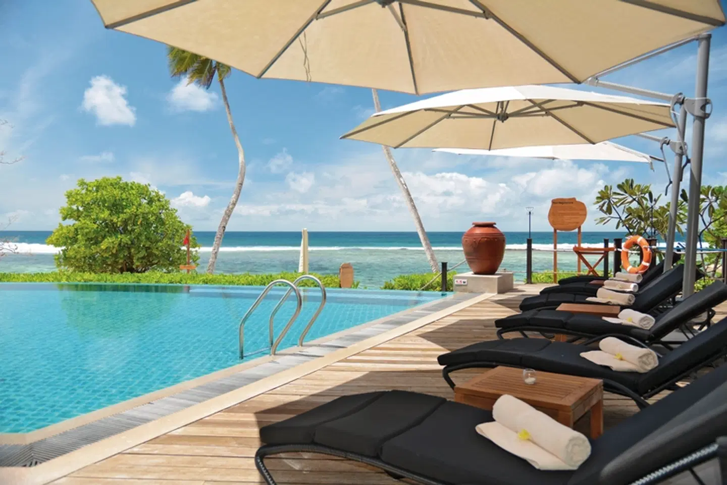 DoubleTree by Hilton Seychelles - Allamanda Resort and Spa OUTDOOR_POOL