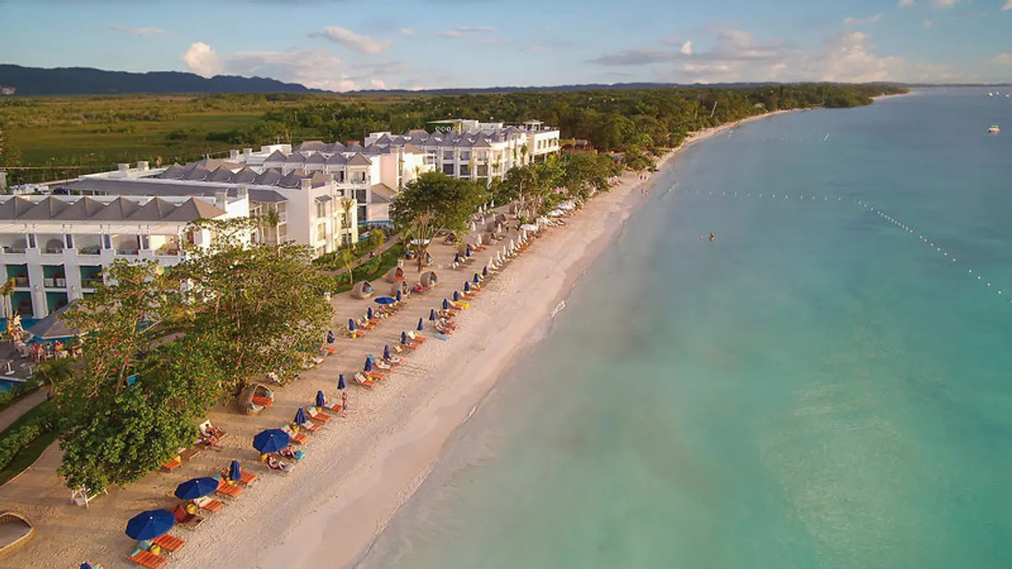 Azul Beach Resort Negril BEACH