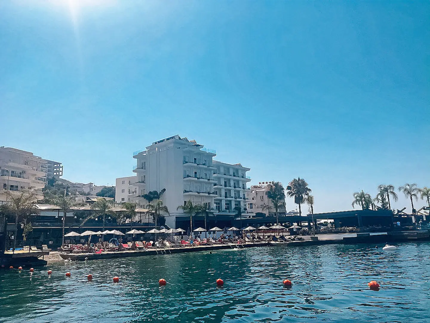 Demi Hotel LANDSCAPE