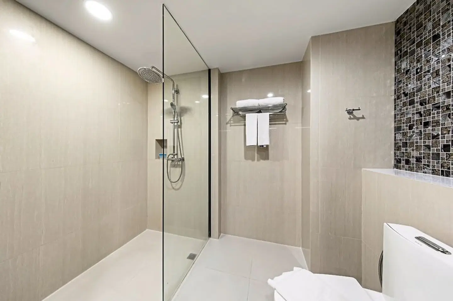 Golden Tulip Pattaya Beach Resort Badezimmer