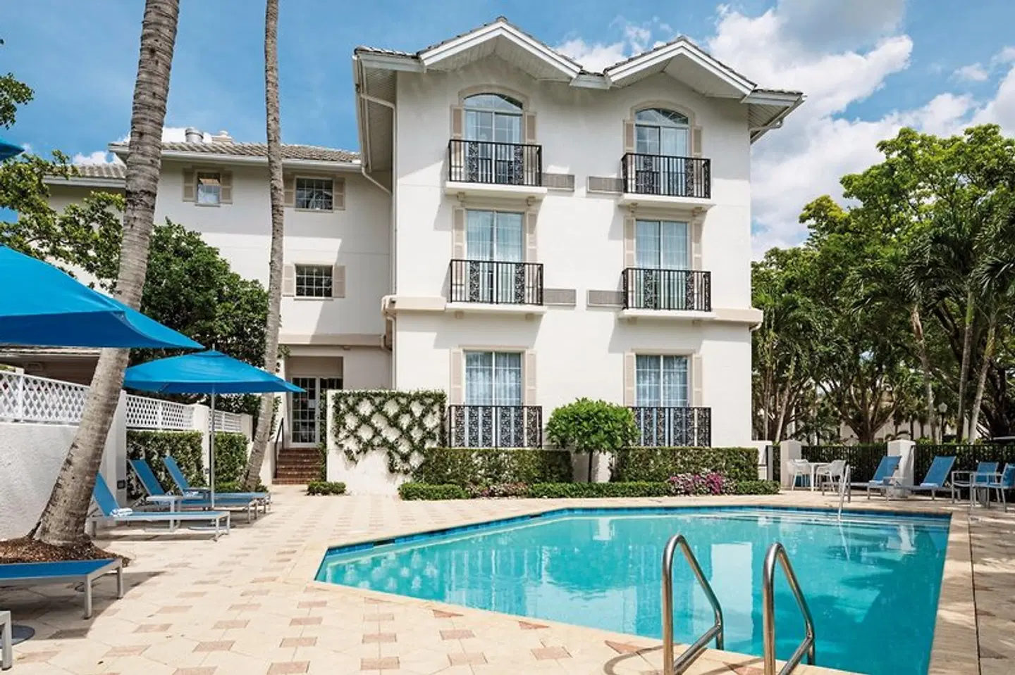 Capri Inn EXTERIOR