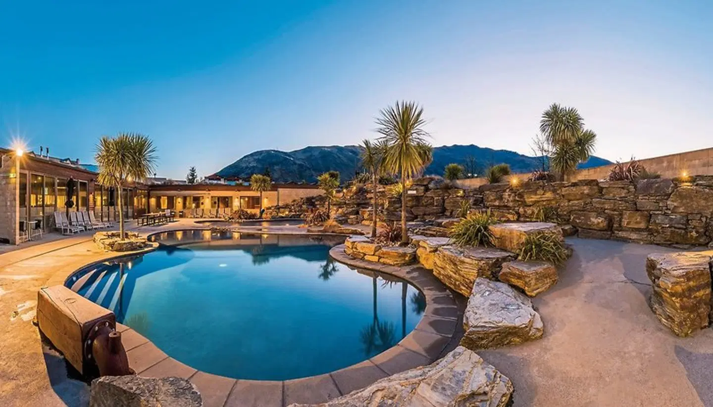 Oakridge Resort Wanaka OUTDOOR_POOL