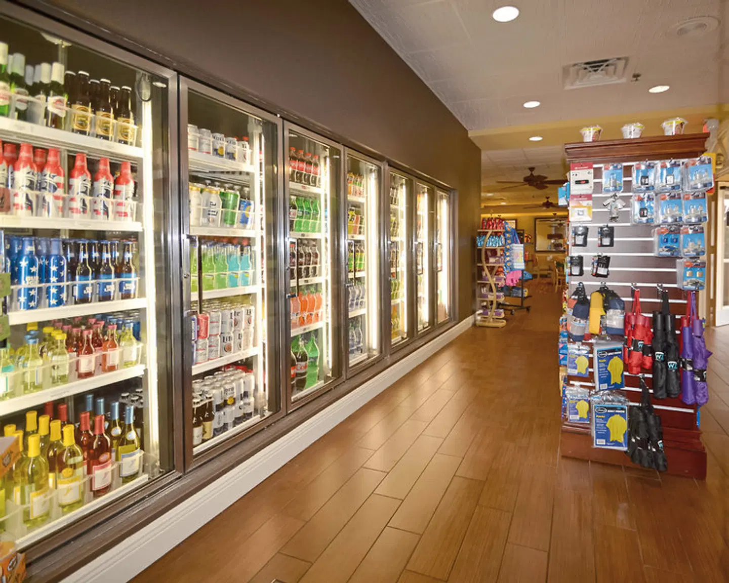 Rosen Inn closest to Universal Bar