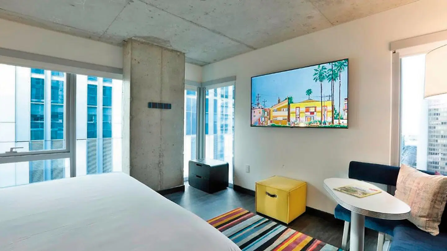 Aloft Chicago Mag Mile ROOM_EXAMPLE