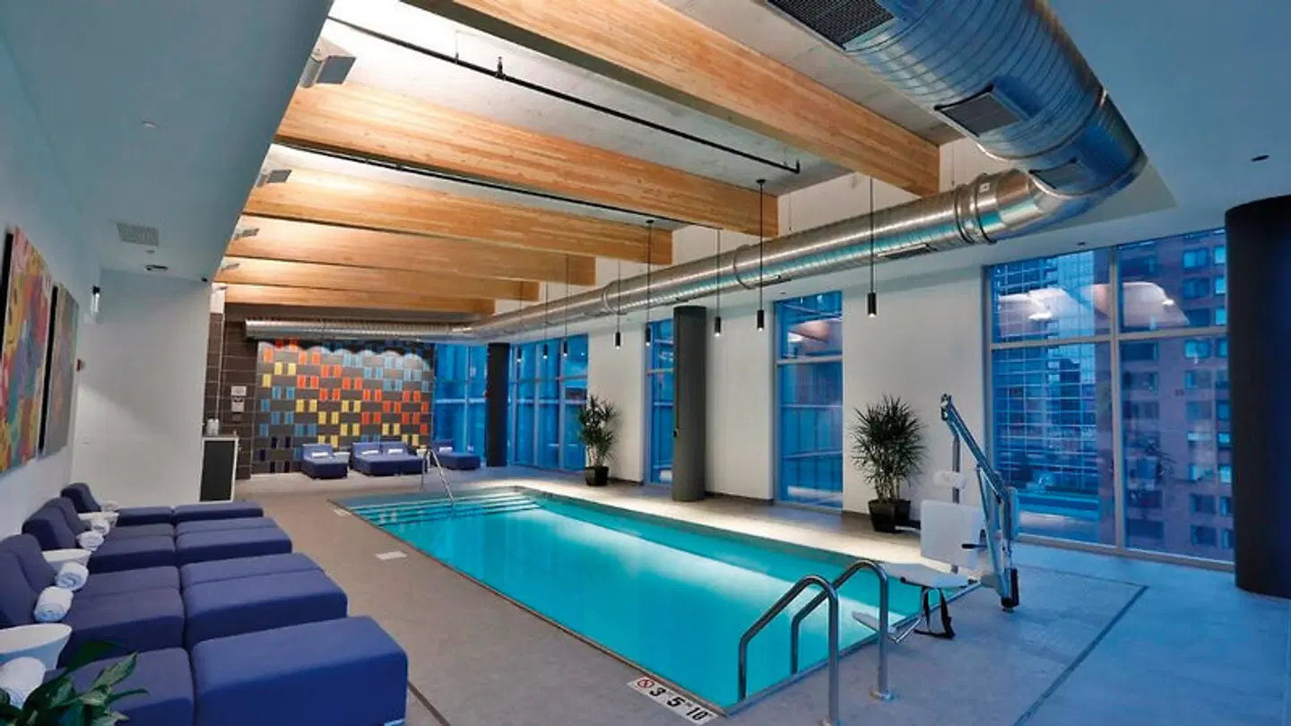 Aloft Chicago Mag Mile Hallenbad